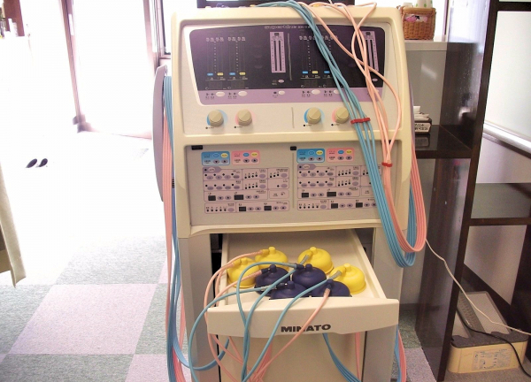 リカバリー整骨院　二日市院【鍼灸】(当施設ではこのような施術機器を導入しております)