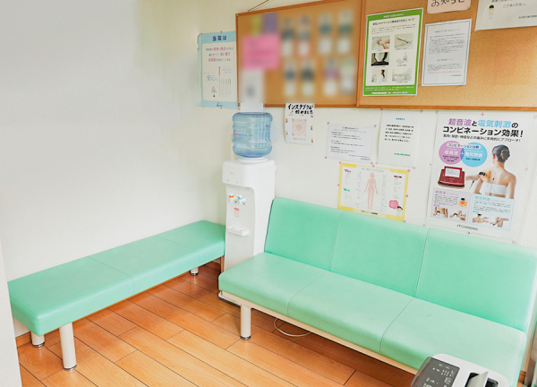 永田東洋鍼灸整骨院(待合室です。)