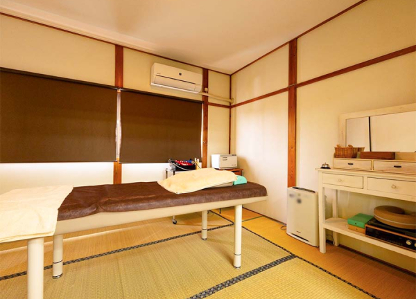 かつらぎ接骨院・整体院　くずは院(相談しやすい個室空間を設けています。)