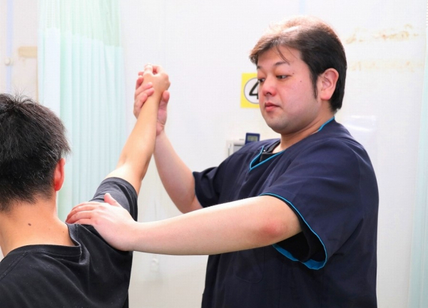 淵野辺駅北口接骨院(肩の痛みを緩和いたします。)