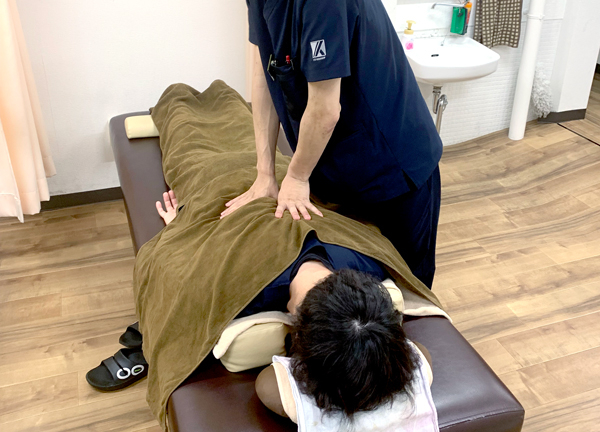 町田シバヒロ接骨院(硬くなった筋肉をほぐしていきます。痛みの少ないソフトな施術です。)