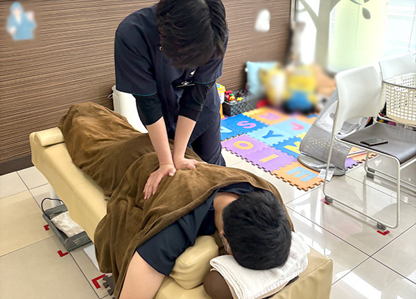 市川南口整骨院【鍼灸】(硬くなった筋肉をほぐしていきます。痛みの少ないソフトな施術です。)
