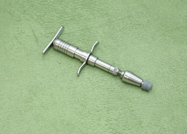 にしはち健幸堂鍼灸・接骨院(アクティベーターを使用して施術をします)