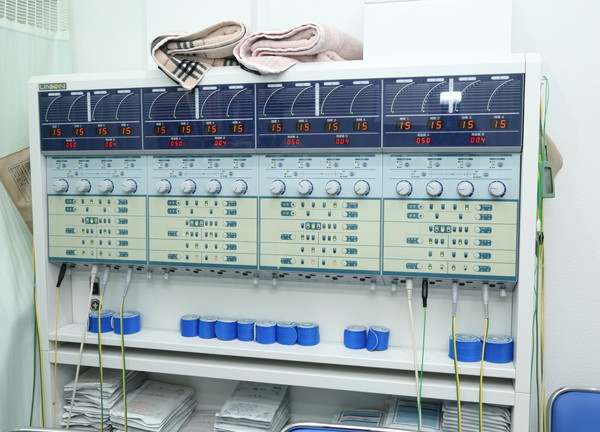 にしはち健幸堂鍼灸・接骨院(施術で使う設備も充実しています)