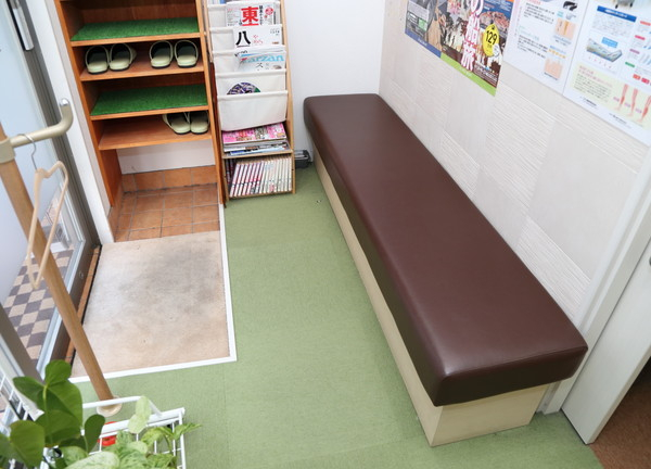 にしはち健幸堂鍼灸・接骨院(くつろいでお待ちいただける待合室)