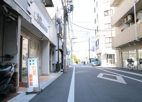 にしはち健幸堂鍼灸・接骨院(目立つところに看板を置いています)