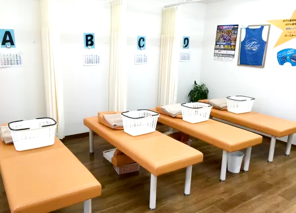 むげん整骨院・鍼灸院　近江八幡(当施設の施術台です。)