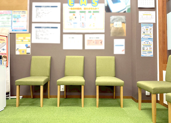 むげん整骨院・鍼灸院　近江八幡(待合スペースにてお待ちください。)