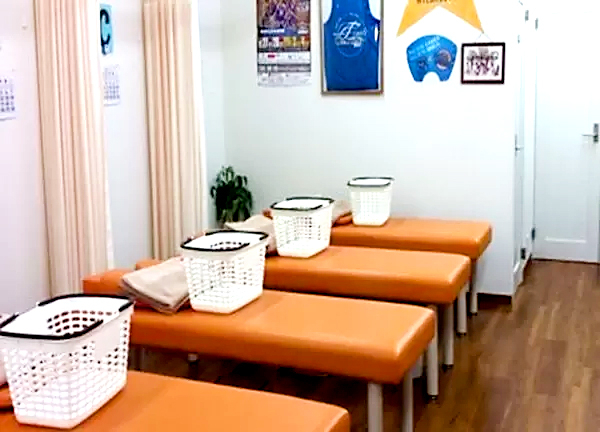 むげん整骨院・鍼灸院　近江八幡(仕切りのカーテンがございます。)