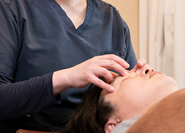 巣鴨総合治療院・整骨院　南加瀬院(お顔まわりの不調や痛みは美容鍼でアプローチします。)