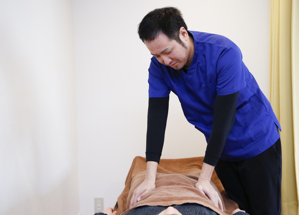 ぬの整骨院(施設長による施術風景)