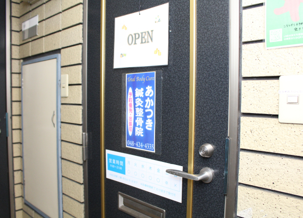 扉に青いPOPがあるのが目印です◎