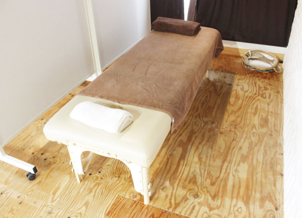本田鍼灸整骨院　奈良大宮町院(施術ベッド)
