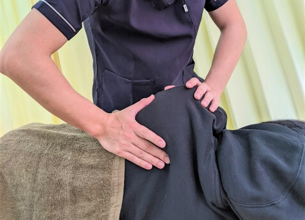 むげん整骨院・鍼灸院 大津膳所(姿勢矯正では、筋肉や関節を正常な動きにし猫背の緩和を目指します。)