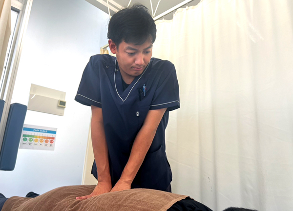 むげん整骨院・鍼灸院 大津膳所(深部マッサージでは、筋肉や腱などに摩擦刺激を与えていきます。)