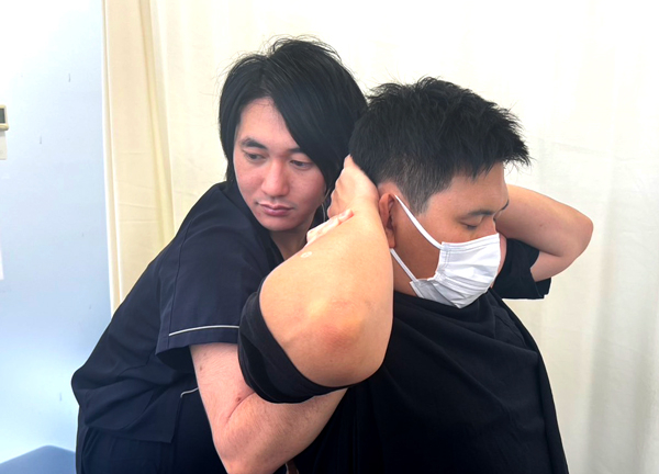 むげん整骨院・鍼灸院 大津膳所(背骨骨盤矯正では、背骨のゆがみを調整していきます。)