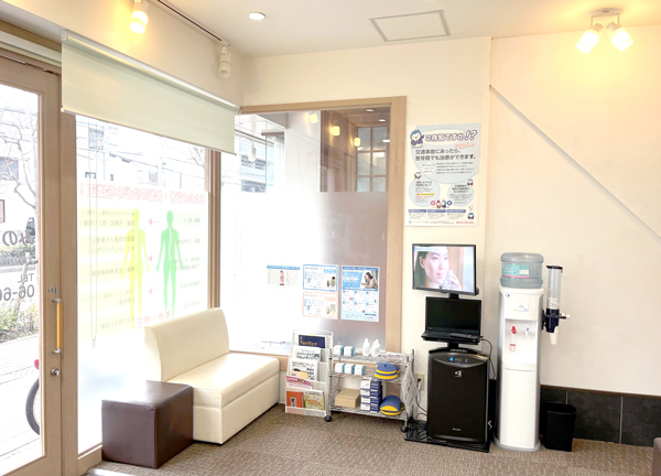 みのり整骨院　田辺院【鍼灸】(当施設の待合室です。ゆっくり寛いでください。)