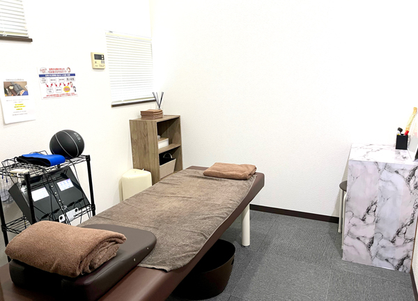 みのり整骨院　田辺院【鍼灸】(EMSによる施術をおこなうための個室もご用意しています。)