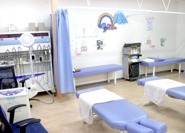 ＳＵＮ鍼灸整骨院(施術台は複数台用意しております)