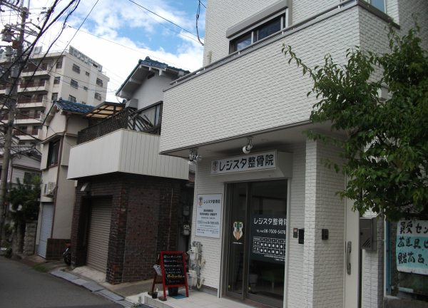 当施設の外観です。