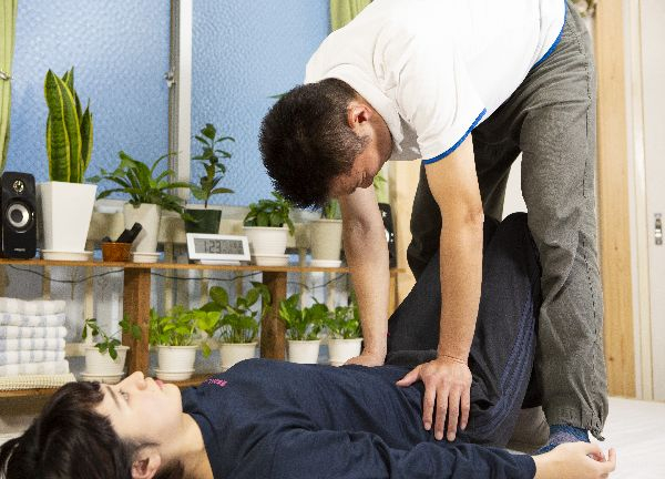 骨盤を調整していきます。