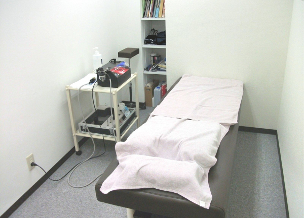 シダ鍼灸整骨院(施術内容によってベッドが変わります)