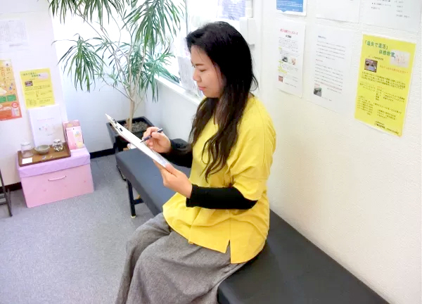 シダ鍼灸整骨院(カウンセリングシートに記入していただきます)