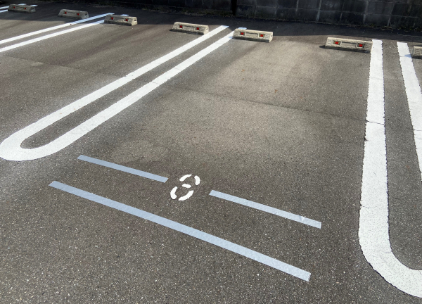 あおぞら鍼灸接骨院(駐車場は3台分スペースがございます（8・15・18）)