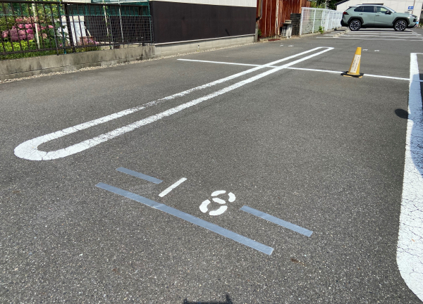 あおぞら鍼灸接骨院(駐車場は3台分スペースがございます（8・15・18）)