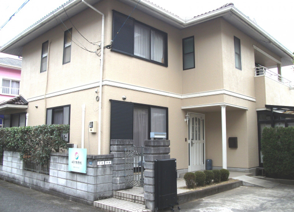 当施設の外観です。