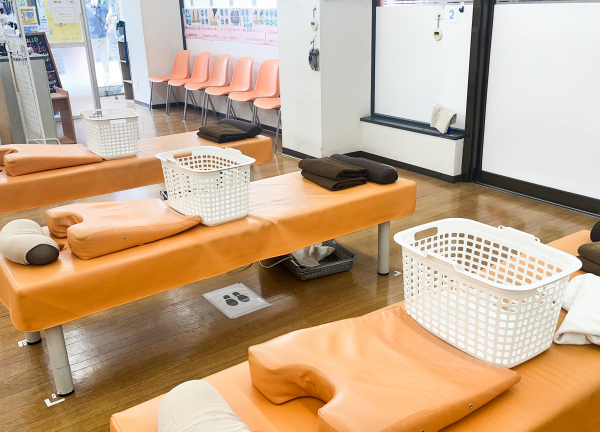二和向台駅前整骨院(施術ベッドはいつでも清潔な状態に保っています。)