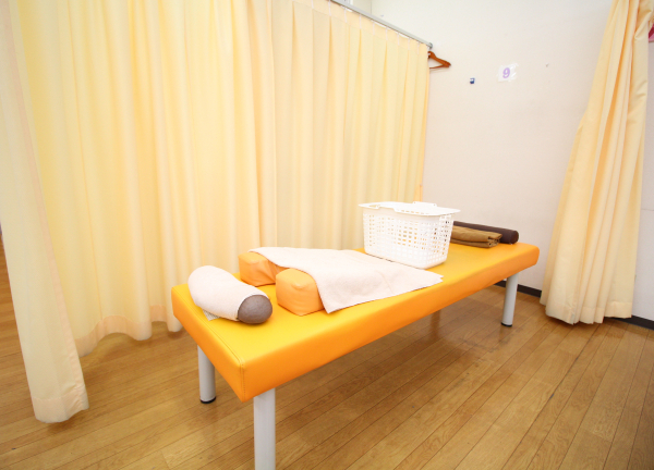 二和向台駅前整骨院(カーテンで仕切れるので周りを気にせず施術★)