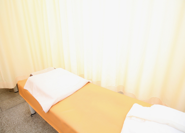 鎌ヶ谷西口整骨院【鍼灸】(カーテンで仕切れるので周りの目を気にせず施術◎)