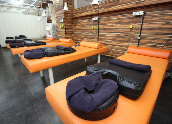 七福整骨院(広々とした施術室です◎)