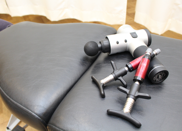 航空公園の鍼灸整骨院(調整器具を使って骨盤や骨格を整えます！)