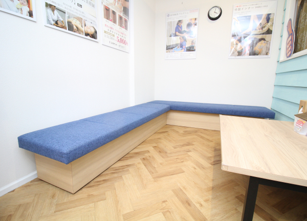 航空公園の鍼灸整骨院(待合室はこちら！ゆっくりご寛ぎください★)