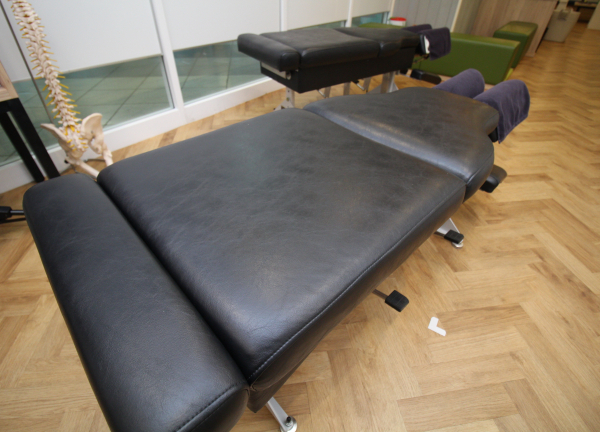 航空公園の鍼灸整骨院(トムソンベッドで骨格の調整をします！)