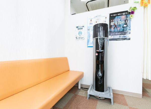 たかお整骨院　大阪上本町(明るい雰囲気の待合室です。)