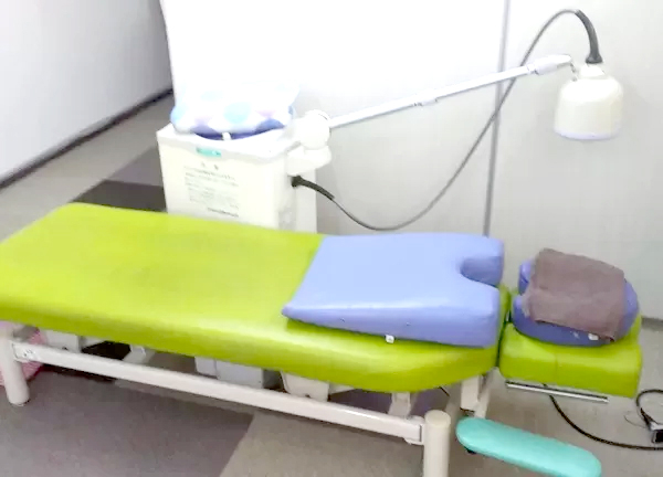 ミキ整骨院(施術ベッドです。)