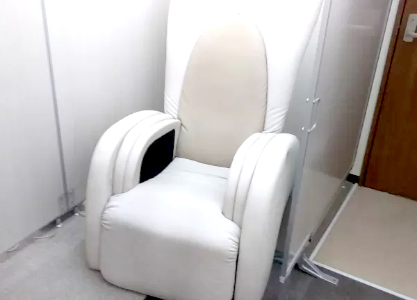 ミキ整骨院(施術用のリクライニング椅子です。)