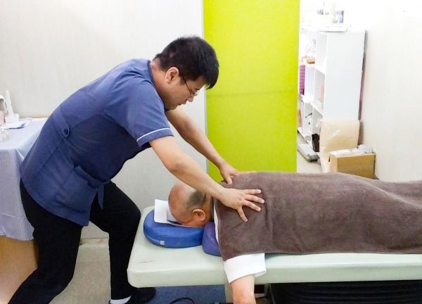 ミキ整骨院(マッサージをしています。)