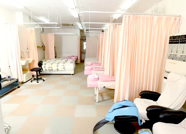 翔永整骨院(広い施設内となっております。)