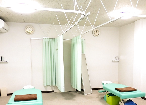 大蔵カイロプラクティック　川越伊勢原整体院(施術時はカーテンで区切られます。)