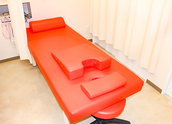 ほねつぎ広陵町接骨院／広陵町はりきゅう院(施術中はカーテンで仕切れます)