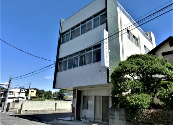 当施設が入っている建物です