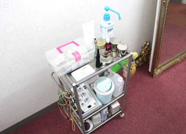 ムネトモ鍼灸院(施術時に使用する道具もきれいに整理しています)