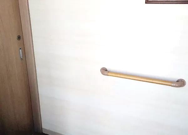 唐橋西寺接骨院(お手洗い前の手すりです)