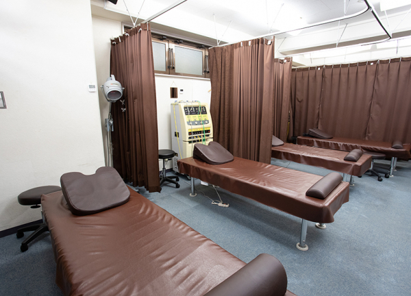 さくら鍼灸整骨院　上野院(ベッドは常に清潔に保たれております。)