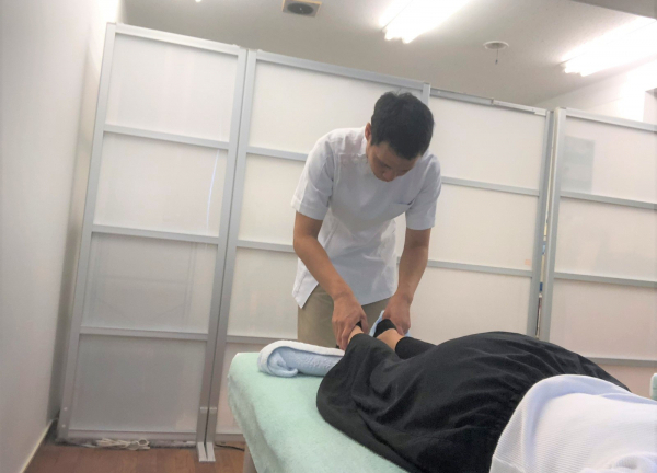 町田まつもと治療院(足の検査風景です。)