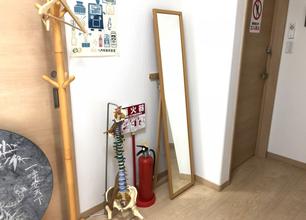 鏡とポールハンガーをご用意しております
